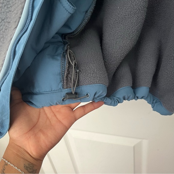 Gray and Blue Sherpa Fleece TNA Aritzia Jacket - Picture 5 of 5